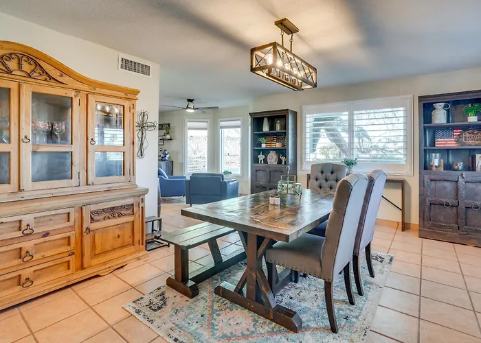 Holiday home Backyard Oasis & Hot Tub: Mtn-view *
