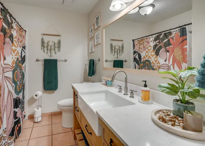 Holiday home Backyard Oasis & Hot Tub: Mtn-view Wickenburg