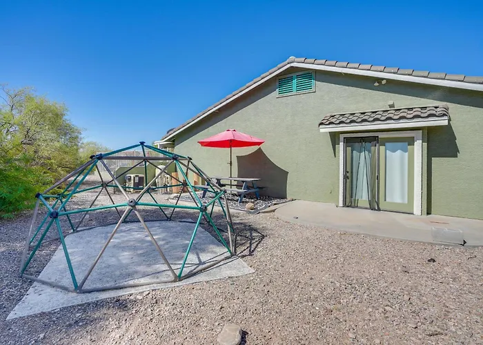 Backyard Oasis & Hot Tub: Mtn-view Wickenburg