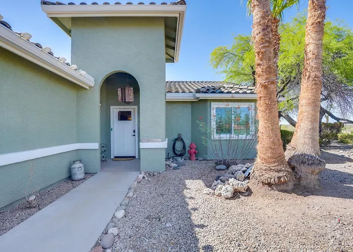 Holiday home Backyard Oasis & Hot Tub: Mtn-view *